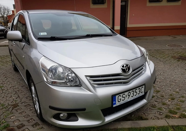 Toyota Verso cena 29500 przebieg: 256480, rok produkcji 2010 z Słupsk małe 46